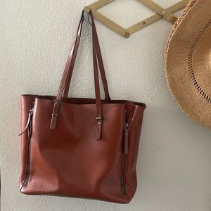 Beautiful faux leather tote bag | lots of storage!